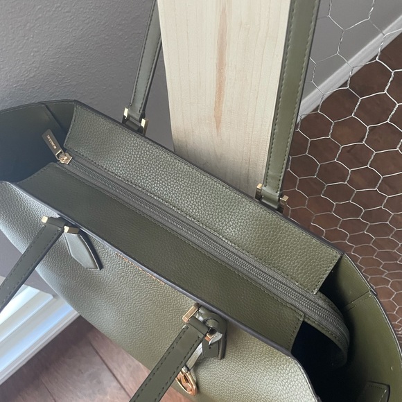 Michael Kors Kimberly 3 in 1 Crossbody Tote - Picture 11 of 16